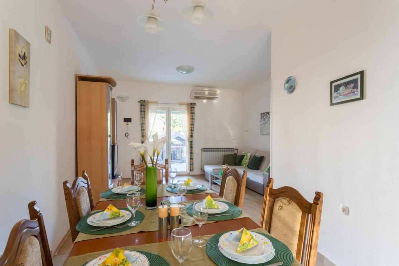 Apartment Galeb Zara Esterno foto